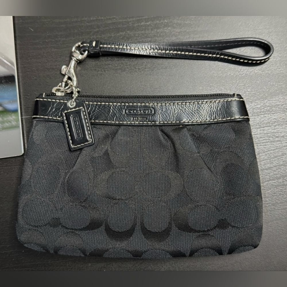 COACH Women’s Black Signature Monogram Zipper Wristlet Bag EUC
